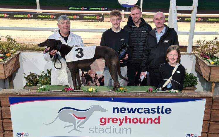 Tom Heilbron won last year's Northern Puppy Derby with kennel star Links Maverick.